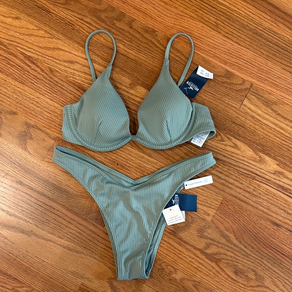 Hollister Ribbed Bikini Set - Picture 3 of 8